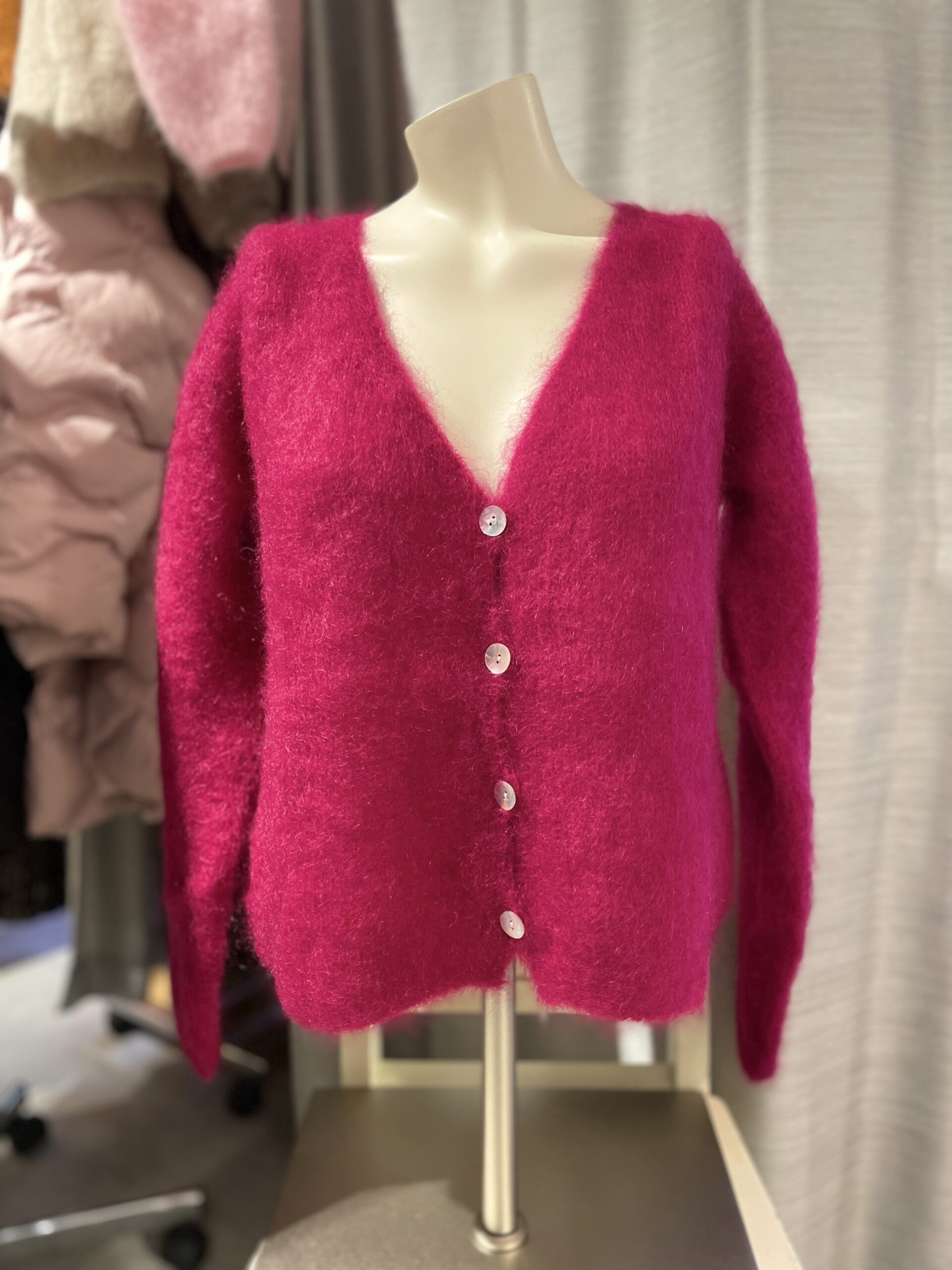 Mohair neuletakki napeilla, kirsikanpunainen