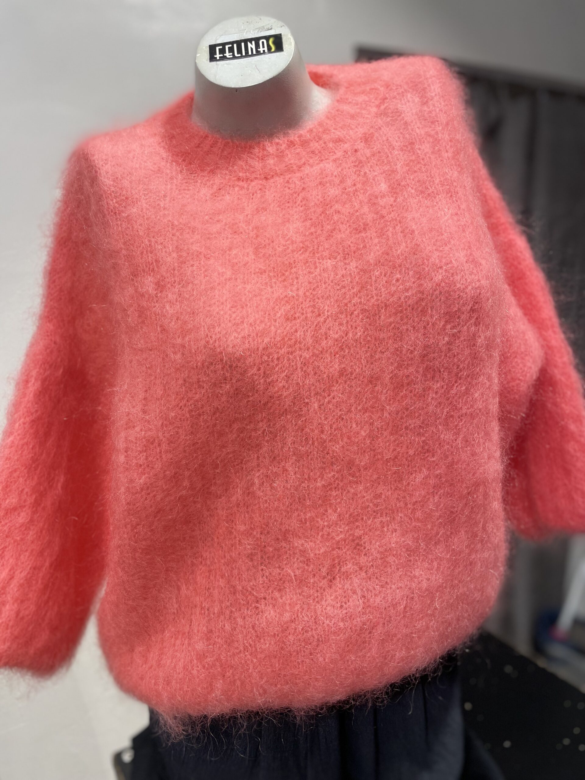 Mohairneule joustinneulosta, koralli