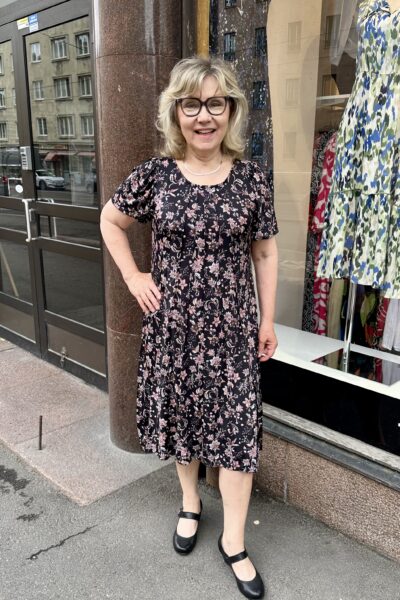 In Front Lucette kukallinen mekko, musta/roosa