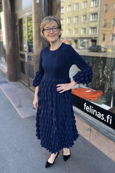 Yhden koon rypytetty pallomekko, tummansininen