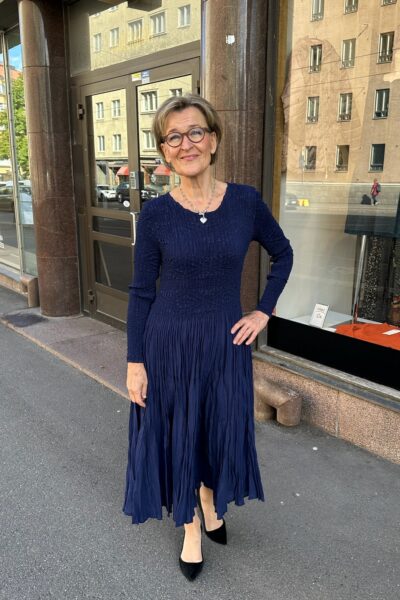 Yhden koon rypytetty mekko, sininen