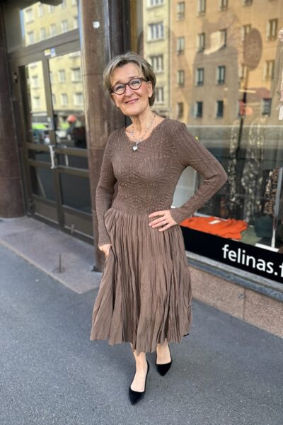Yhden koon rypytetty mekko, tumma beige/nutria