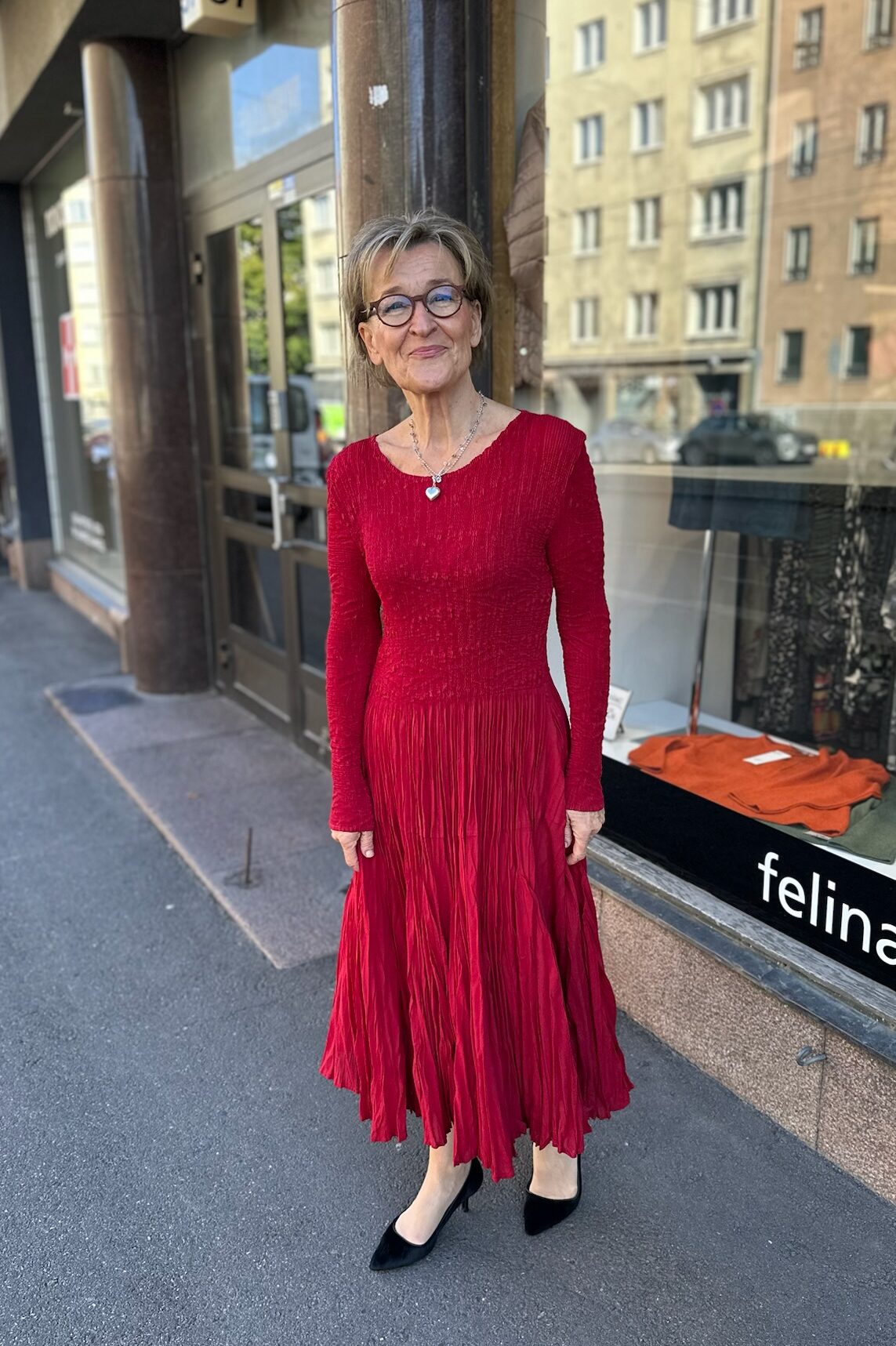Yhden koon rypytetty mekko, punainen - Image 4