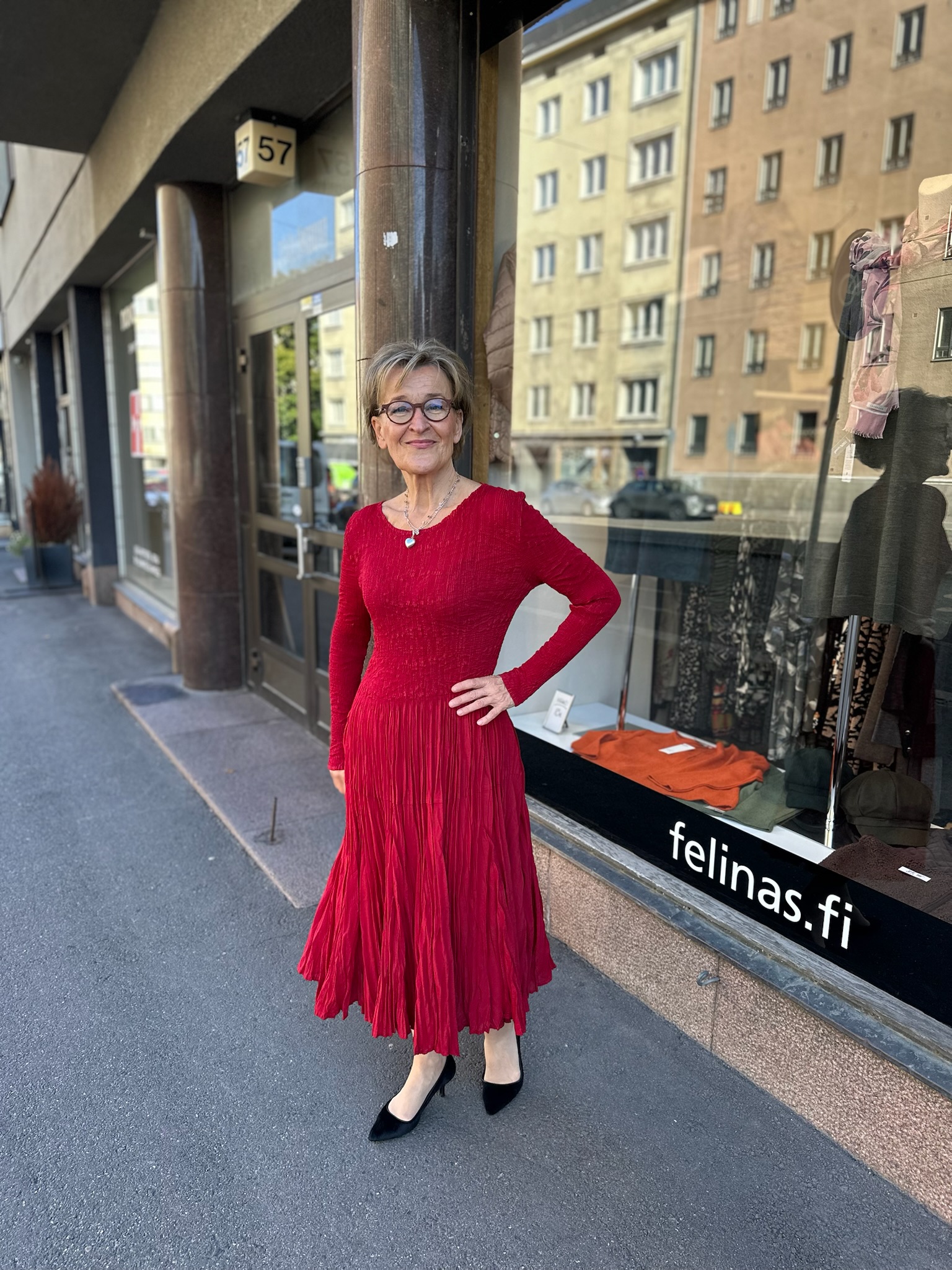 Yhden koon rypytetty mekko, punainen - Image 2