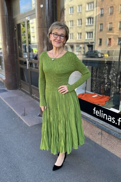 Yhden koon rypytetty mekko, vihreä